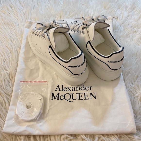 SOLD!! Alexander McQueen sneakers - Picture 3 of 11